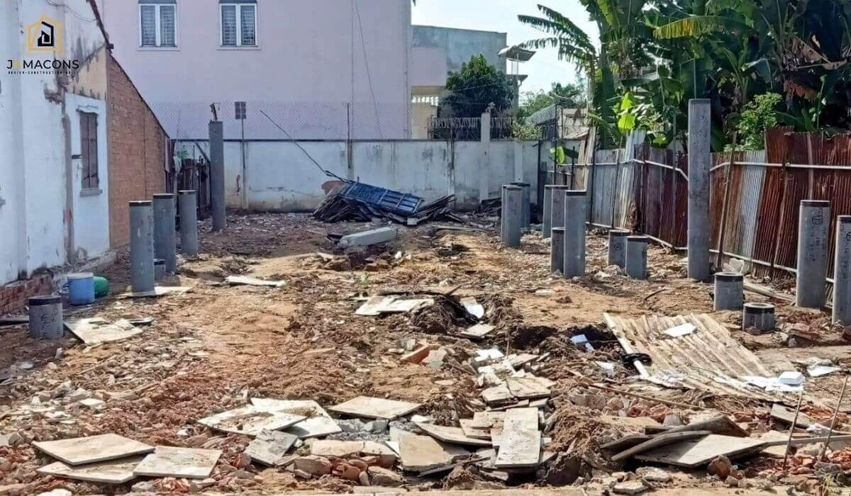 Để xác định loại móng phù hợp, nên tiến hành khảo sát, đo đạc kỹ địa hình
